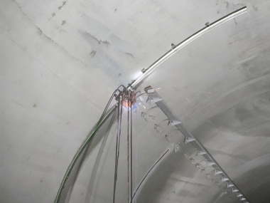 隧道切"V"型槽，“T”型槽。